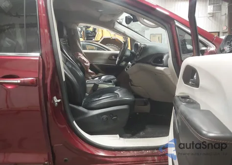 2017 Chrysler Pacifica Touring-L Plus z USA, uszkodzony, nr VIN 2C4RC1EG2HR628766